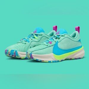 Nike Zoom Freak 5 Girls Basketball Shoes in Mint